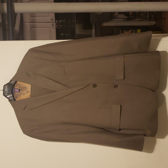 Suit - Picture 2 of 6